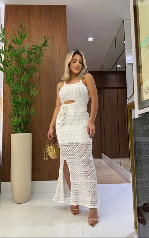 Vestido babado fenda